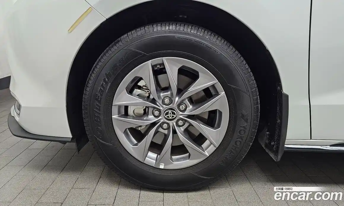 Toyota Sienna 2023 2.5 гидро в Москве № 1550022, фото 5