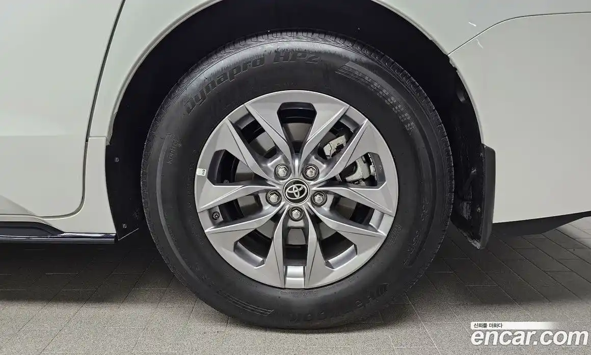 Toyota Sienna 2023 2.5 гидро в Москве № 1550022, фото 7