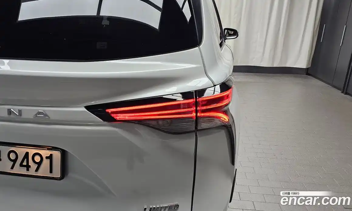 Toyota Sienna 2023 2.5 гидро в Москве № 1550022, фото 9