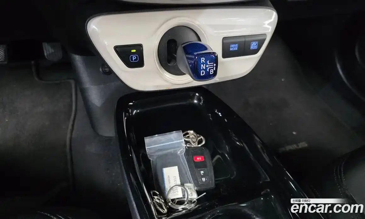 Toyota Prius 2017 1.8 гидро в Москве № 1624409, фото 12
