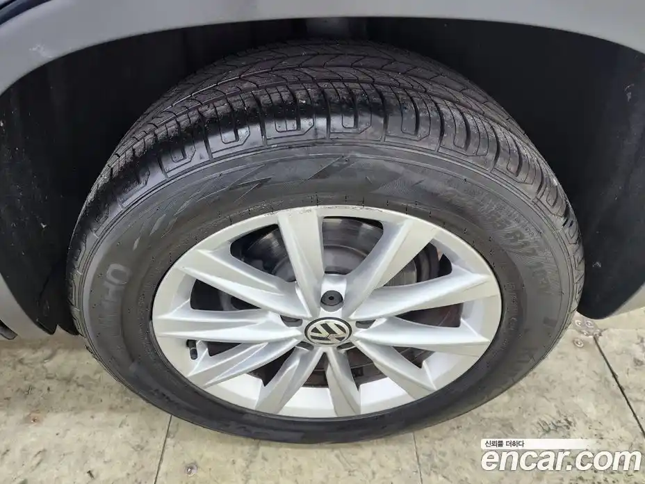 Volkswagen Tiguan 2015 2.0 гидро в Москве № 169313, фото 13