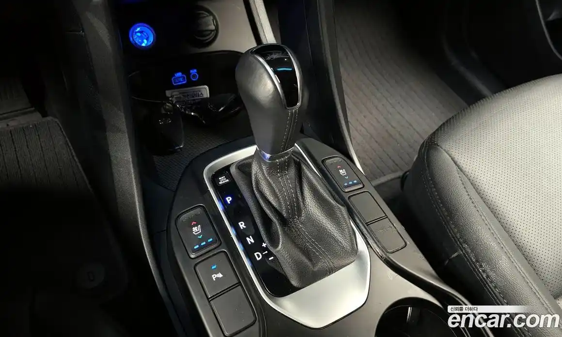 Hyundai Santa Fe 2018 2.0 гидро в Москве № 1830507, фото 9