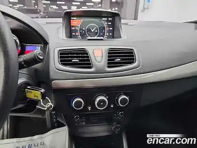 Renault SM3 2015 1.6 гидро в Москве № 1835105, миниатюра 10