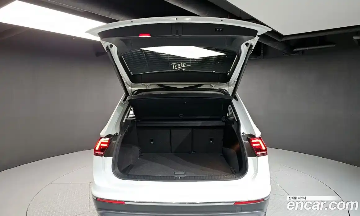 Volkswagen Tiguan 2018 2.0 гидро в Москве № 1838172, фото 20