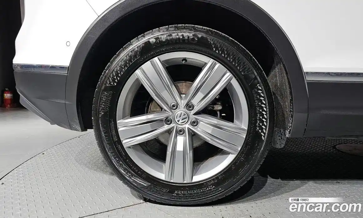 Volkswagen Tiguan 2018 2.0 гидро в Москве № 1838172, фото 5