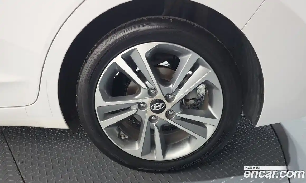 Hyundai Avante 2018 1.6 гидро в Москве № 714265, фото 4