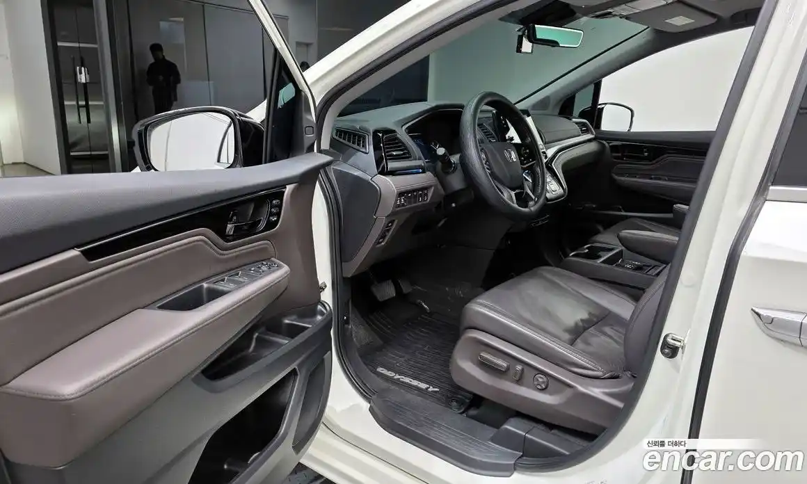 Honda Odyssey 2018 3.5 гидро в Москве № 1350845, фото 13