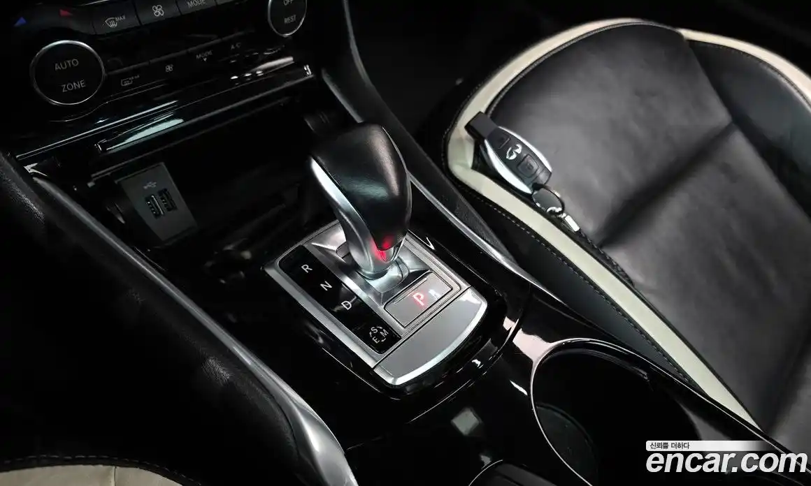 Infiniti Q30 2017 2.0 гидро в Москве № 1405486, фото 12