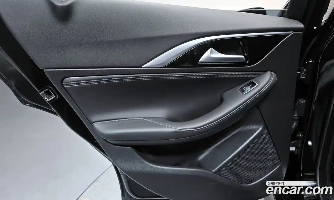 Infiniti Q30 2017 2.0 гидро в Москве № 1405486, фото 15