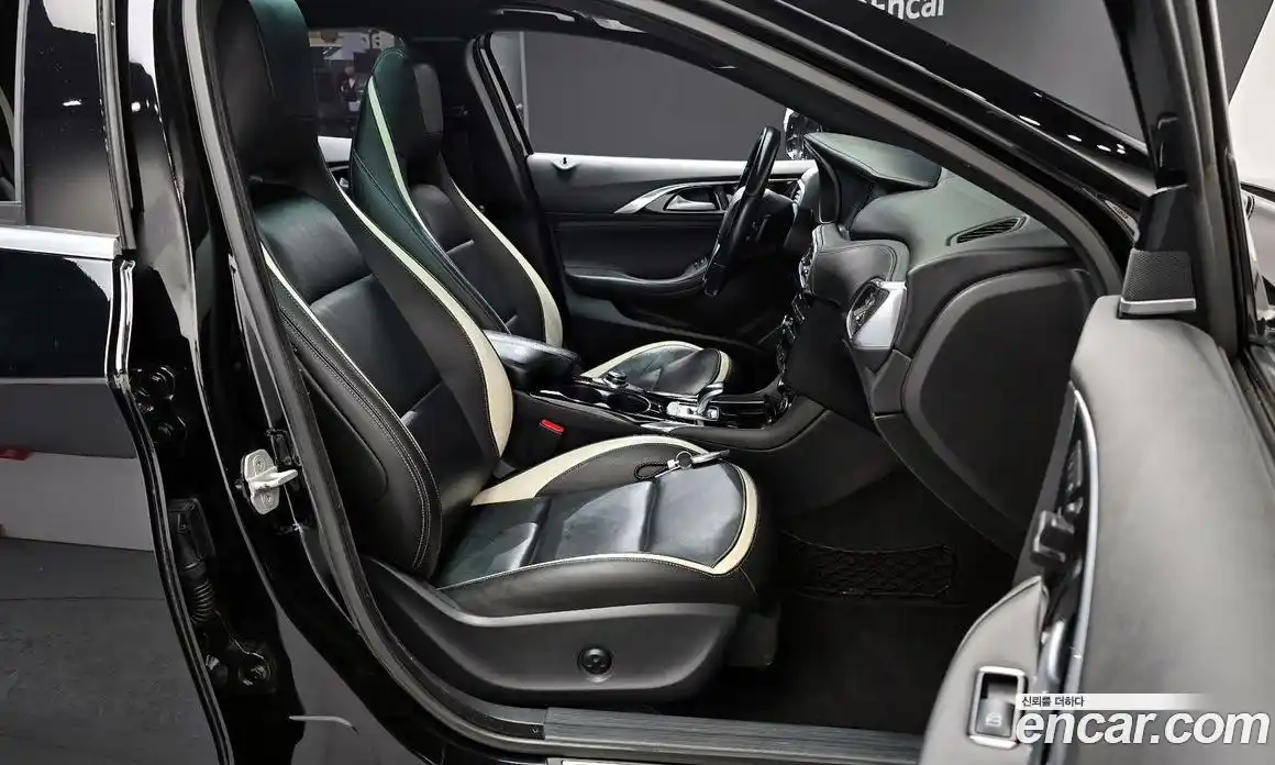 Infiniti Q30 2017 2.0 гидро в Москве № 1405486, фото 16