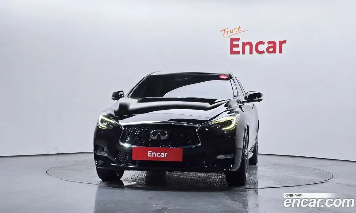 Infiniti Q30 2017 2.0 гидро в Москве № 1405486, фото 3