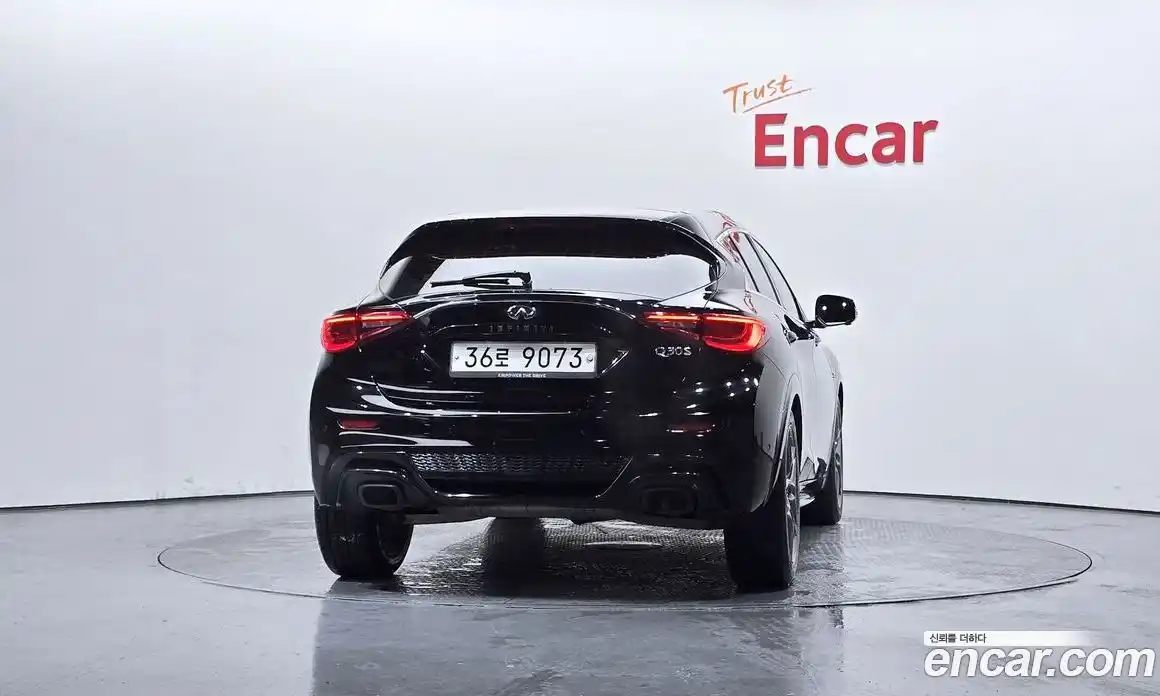 Infiniti Q30 2017 2.0 гидро в Москве № 1405486, фото 4