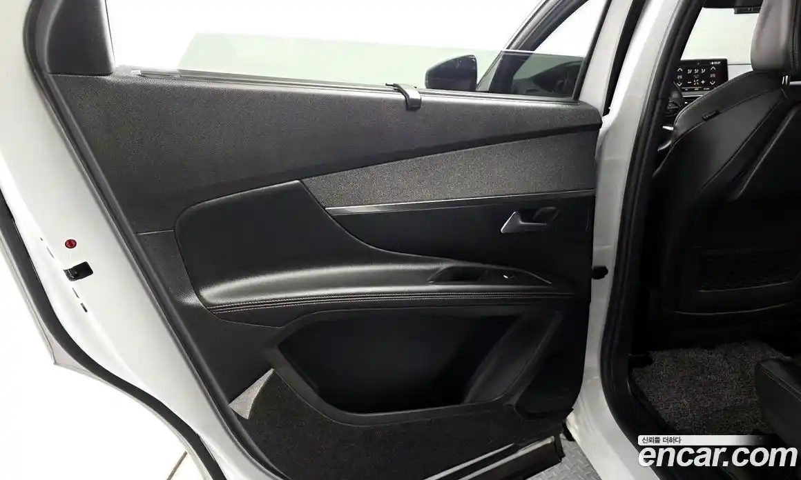 Peugeot 5008 2020 1.5 гидро в Москве, фото 15