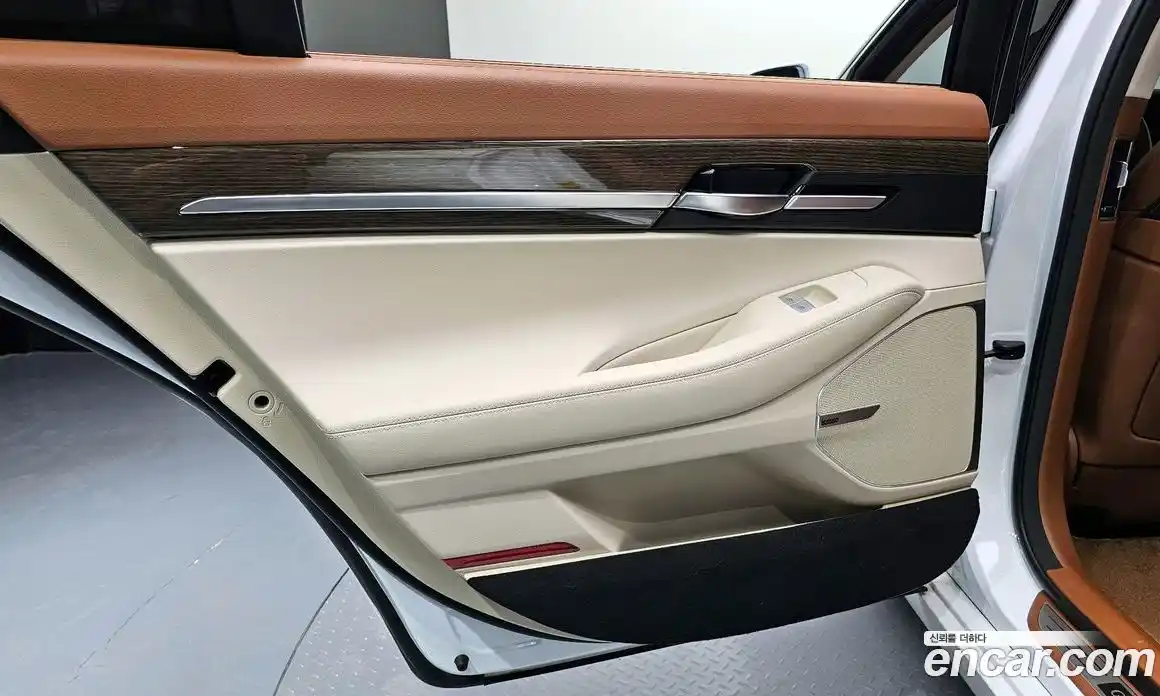 Genesis G90 2019 3.3 гидро в Москве, фото 15