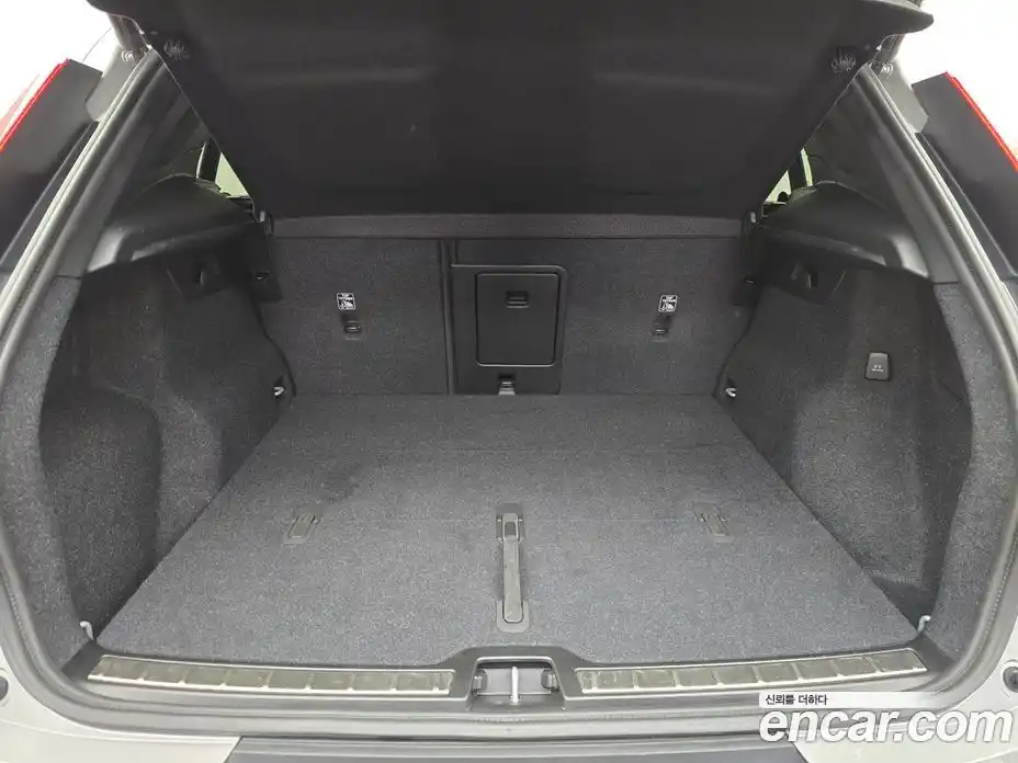 Volvo XC40 2024 2.0 гидро в Москве № 1547037, фото 19