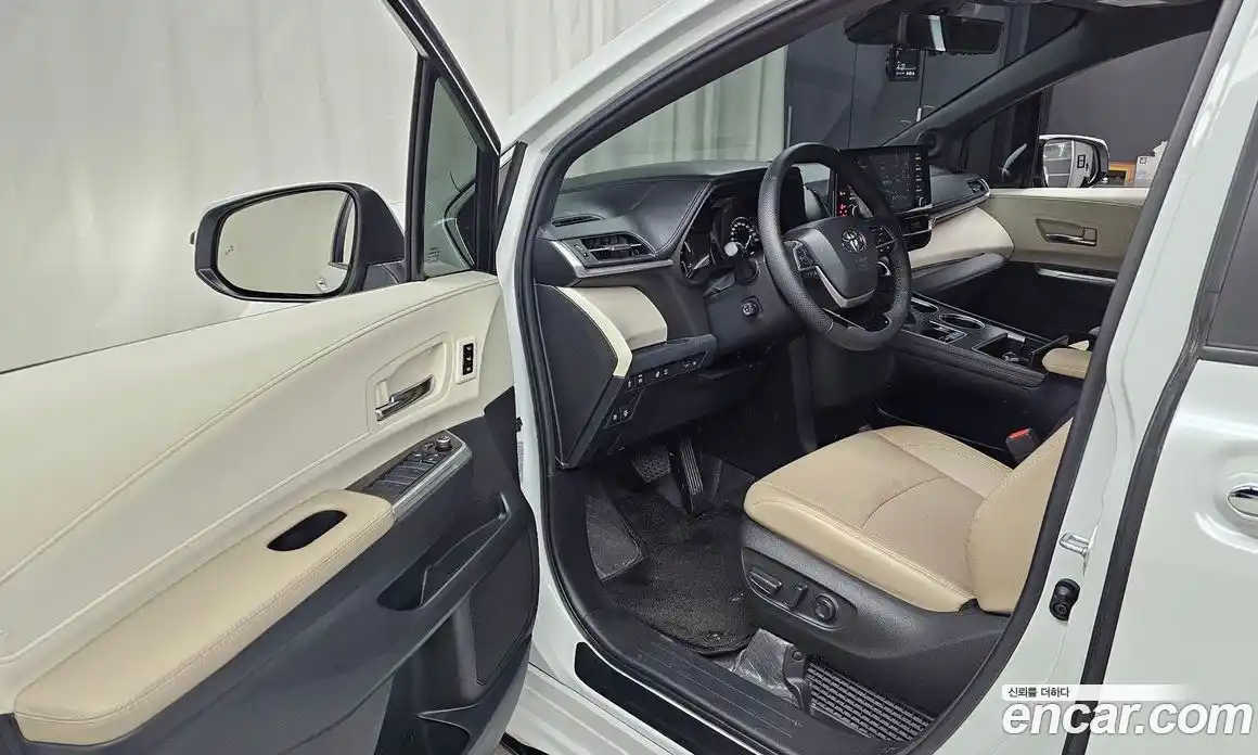 Toyota Sienna 2023 2.5 гидро в Москве № 1550022, фото 13