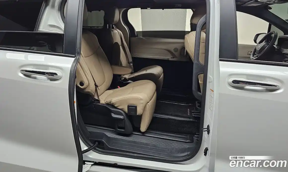Toyota Sienna 2023 2.5 гидро в Москве № 1550022, фото 18
