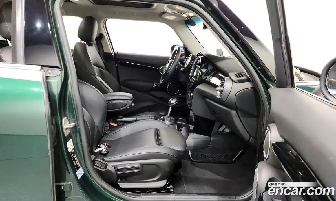 Mini Cooper 2018 2.0 гидро в Москве № 1621703, фото 17