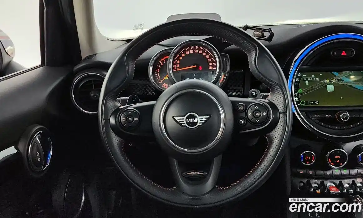 Mini Cooper 2018 2.0 гидро в Москве № 1621703, фото 19