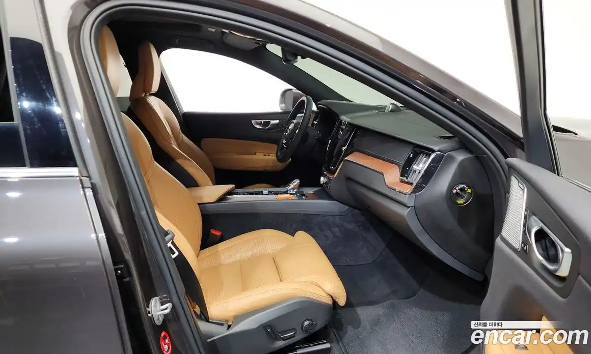 Volvo XC60 2024 2.0 гидро в Москве № 1691481, фото 17