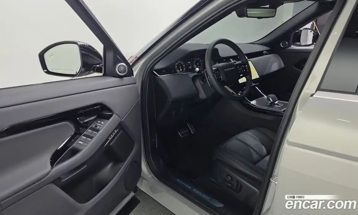 Land Rover Range-Rover Evoque 2025 2.0 гидро в Москве № 1837277, фото 11