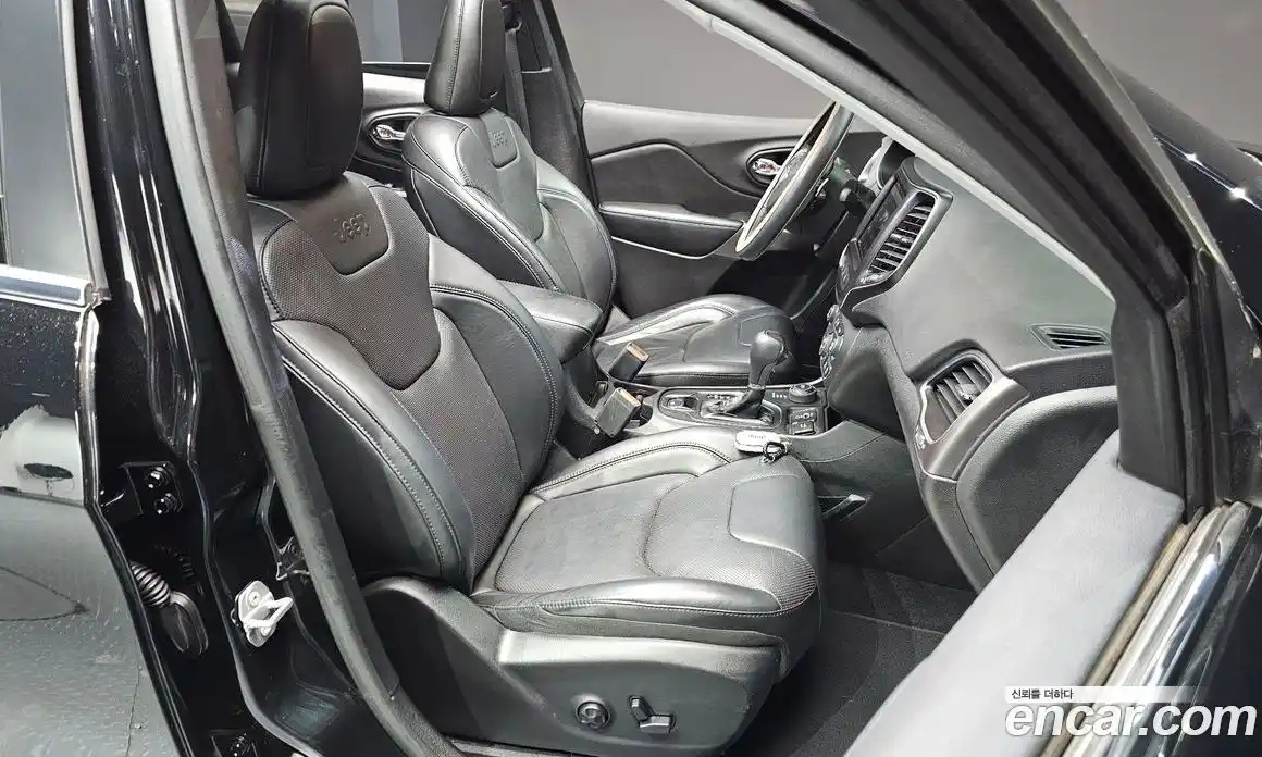 Jeep Cherokee 2019 2.4 гидро в Москве № 1838402, фото 12