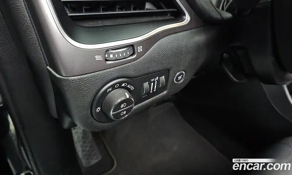 Jeep Cherokee 2019 2.4 гидро в Москве № 1838402, фото 16