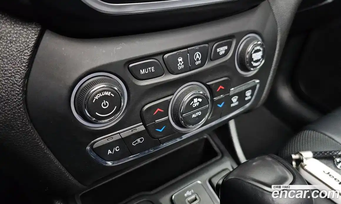 Jeep Cherokee 2019 2.4 гидро в Москве № 1838402, фото 17