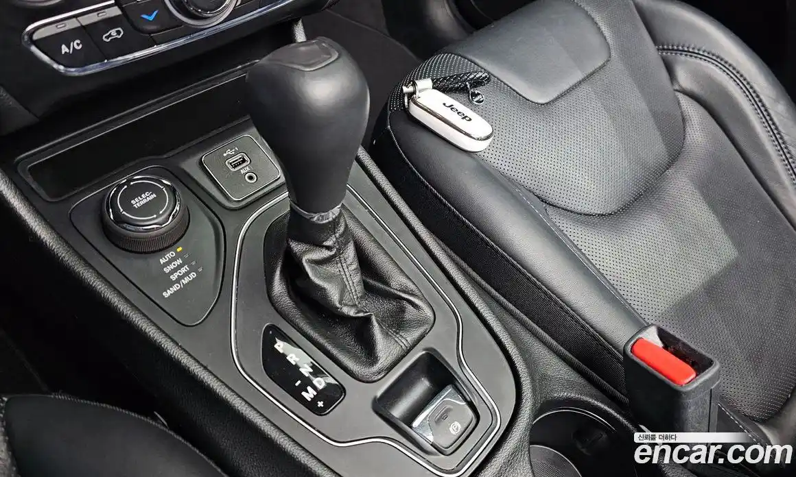 Jeep Cherokee 2019 2.4 гидро в Москве № 1838402, фото 9