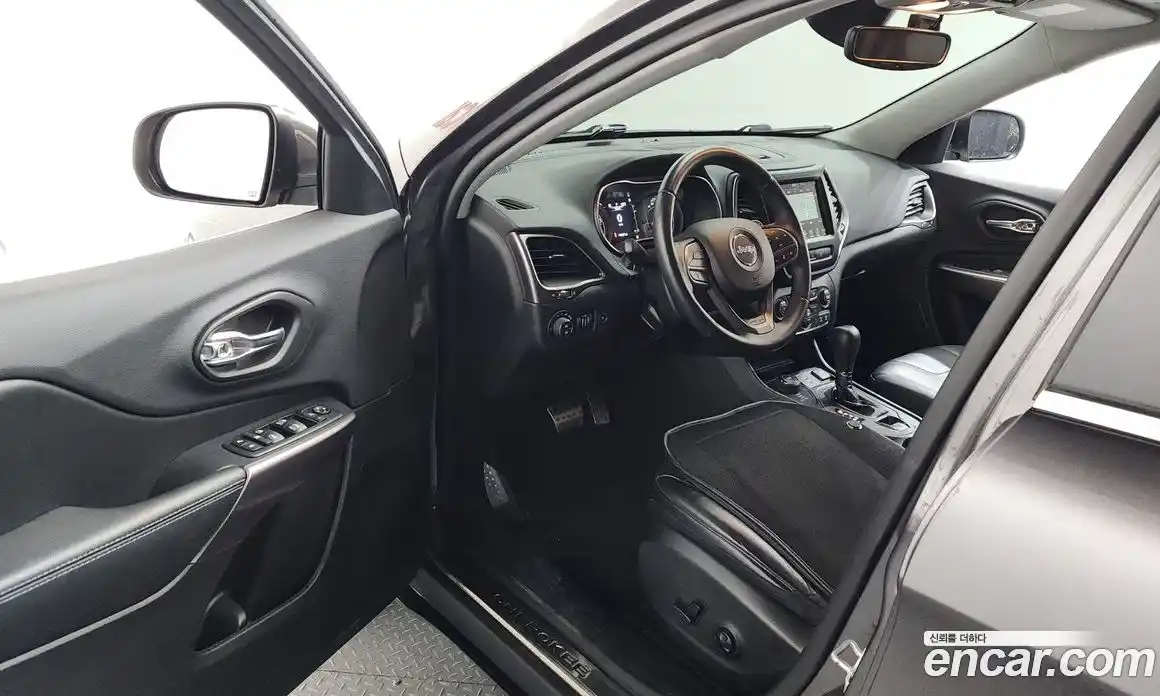 Jeep Cherokee 2018 2.4 гидро в Москве № 1838406, фото 13