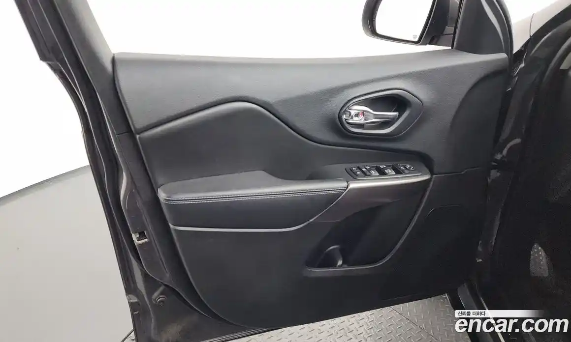 Jeep Cherokee 2018 2.4 гидро в Москве № 1838406, фото 14