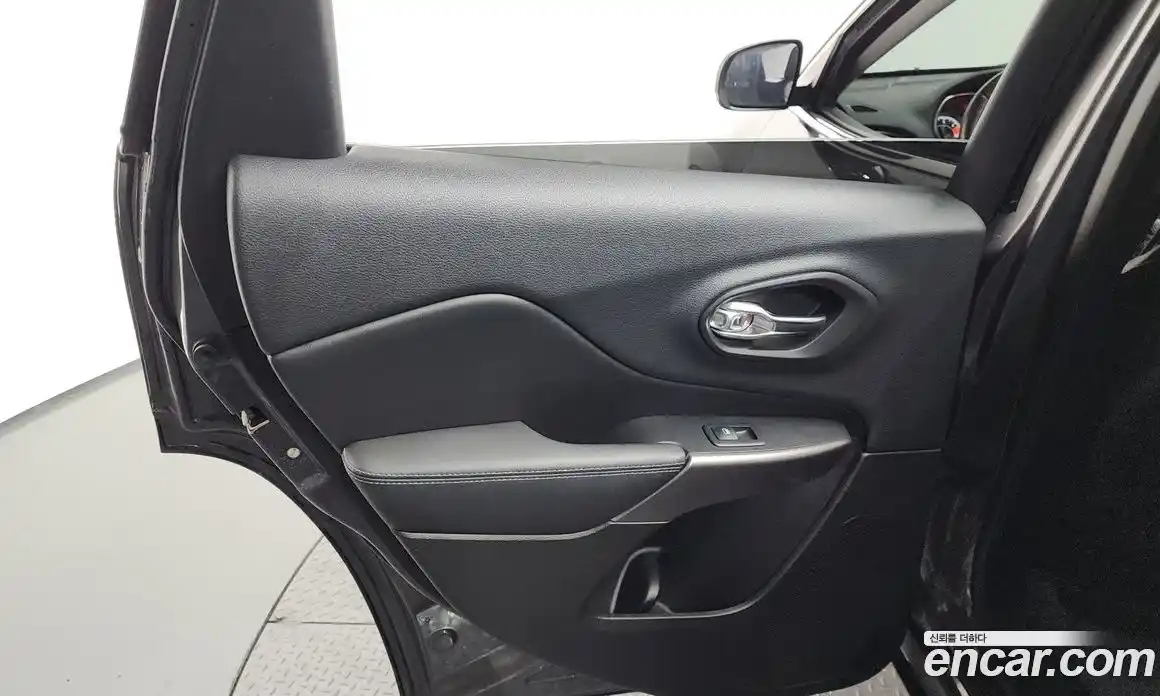 Jeep Cherokee 2018 2.4 гидро в Москве № 1838406, фото 15