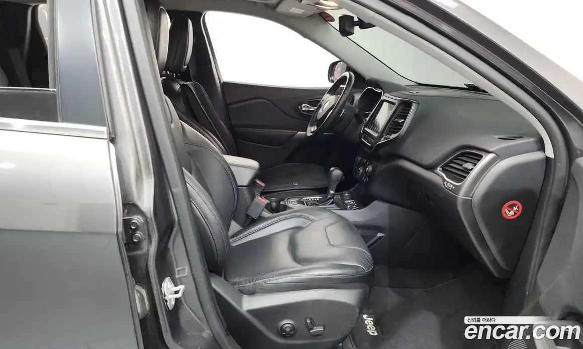 Jeep Cherokee 2018 2.4 гидро в Москве № 1838406, фото 17