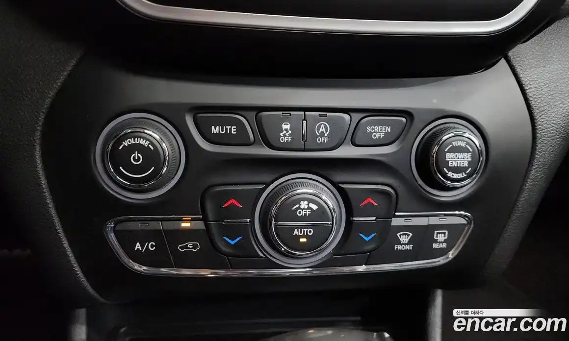 Jeep Cherokee 2018 2.4 гидро в Москве № 1838406, фото 30