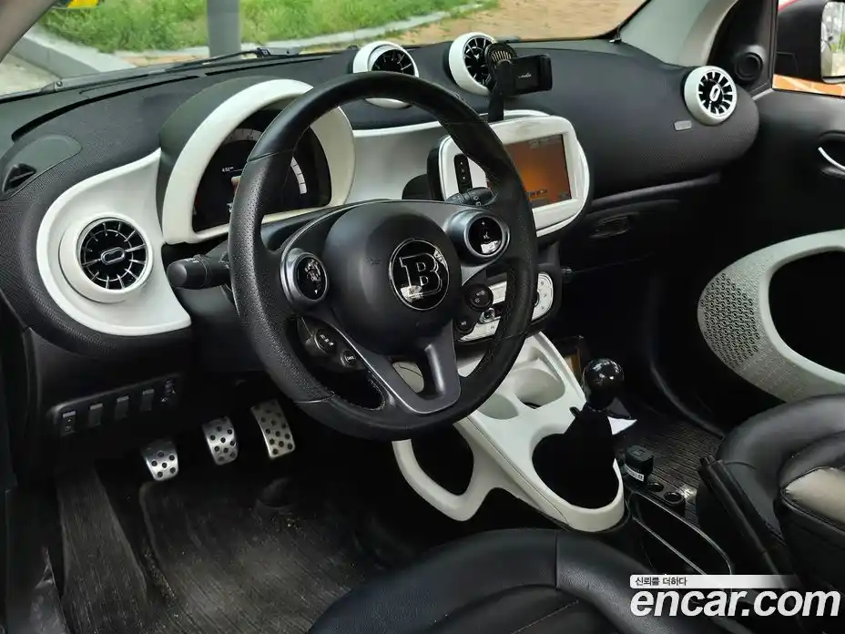 Smart Fortwo 2015 1.0 механика в Москве № 1843003, фото 15