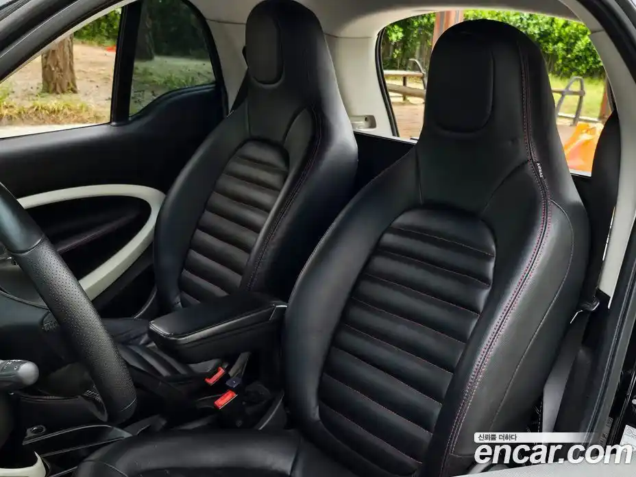 Smart Fortwo 2015 1.0 механика в Москве № 1843003, фото 16