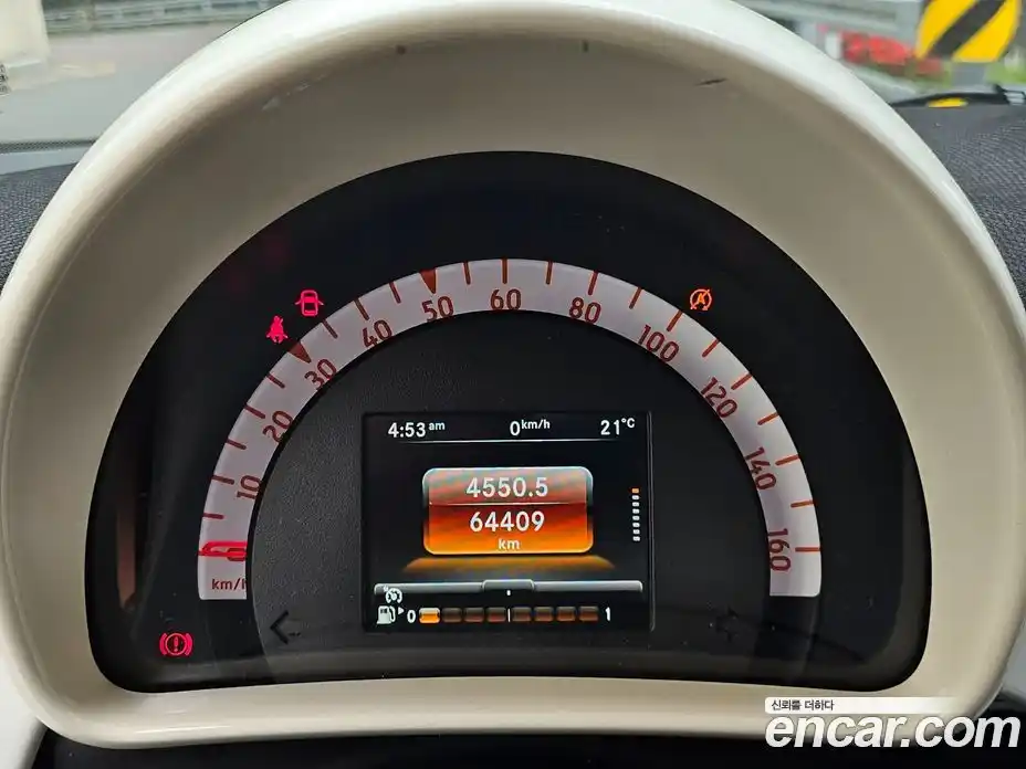Smart Fortwo 2015 1.0 механика в Москве № 1843003, фото 17