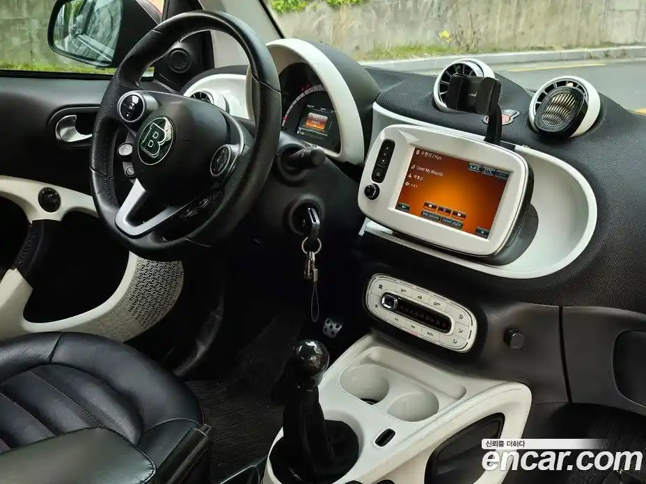 Smart Fortwo 2015 1.0 механика в Москве № 1843003, фото 20