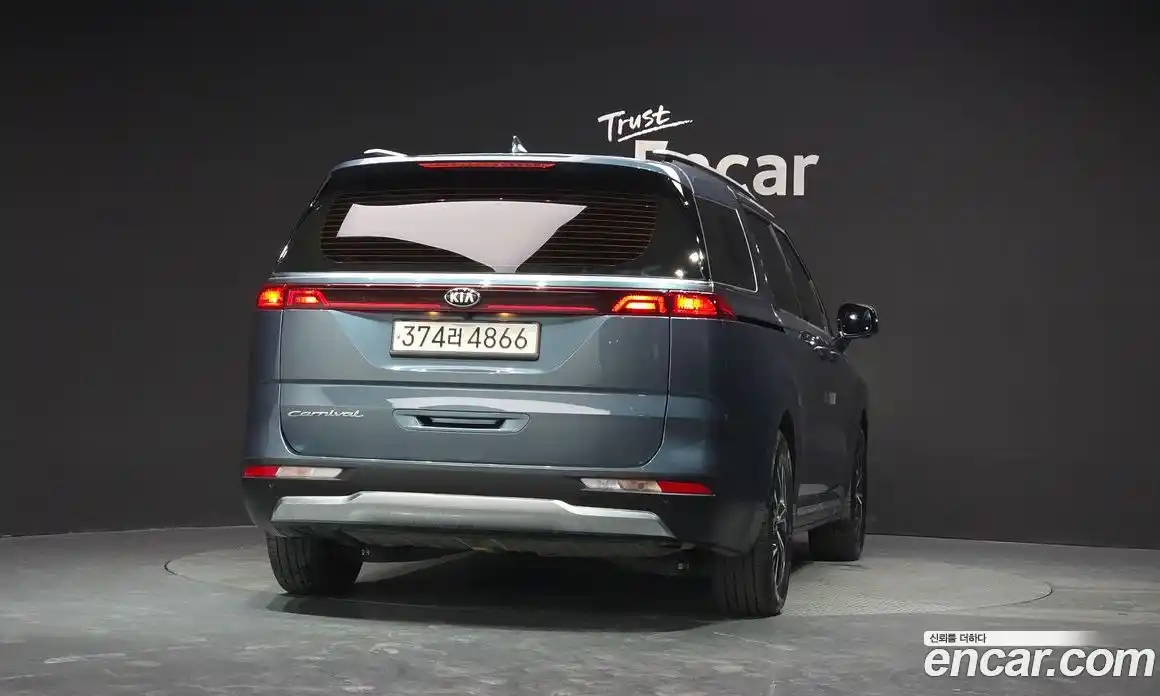 Kia Canival 2021 3.5 гидро в Москве № 1245196, фото 4