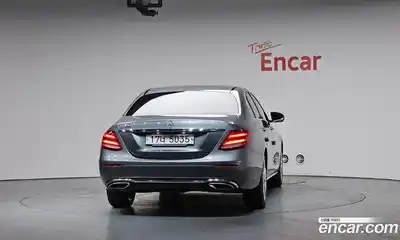 Mercedes-Benz E-Class 2018 2.0 гидро в Москве № 1279838, миниатюра 3