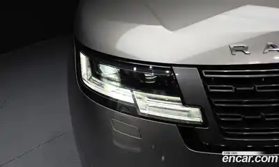 Land Rover Range-Rover 2023 3.0 гидро в Москве № 1280819, миниатюра 8