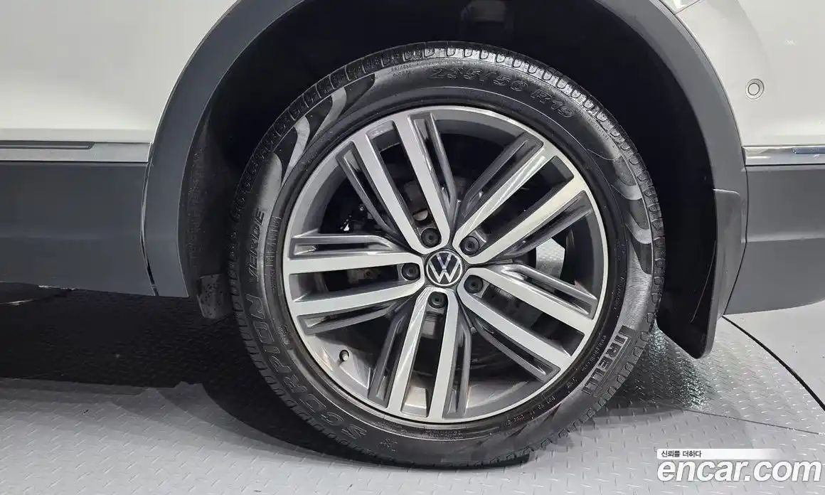 Volkswagen Tiguan 2022 2.0 гидро в Москве № 1323341, фото 7