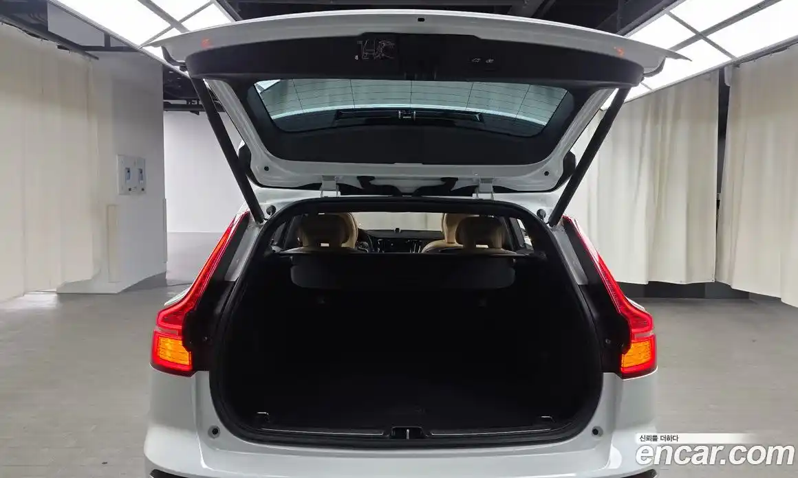 Volvo V60 2019 2.0 гидро в Москве № 1404708, фото 26