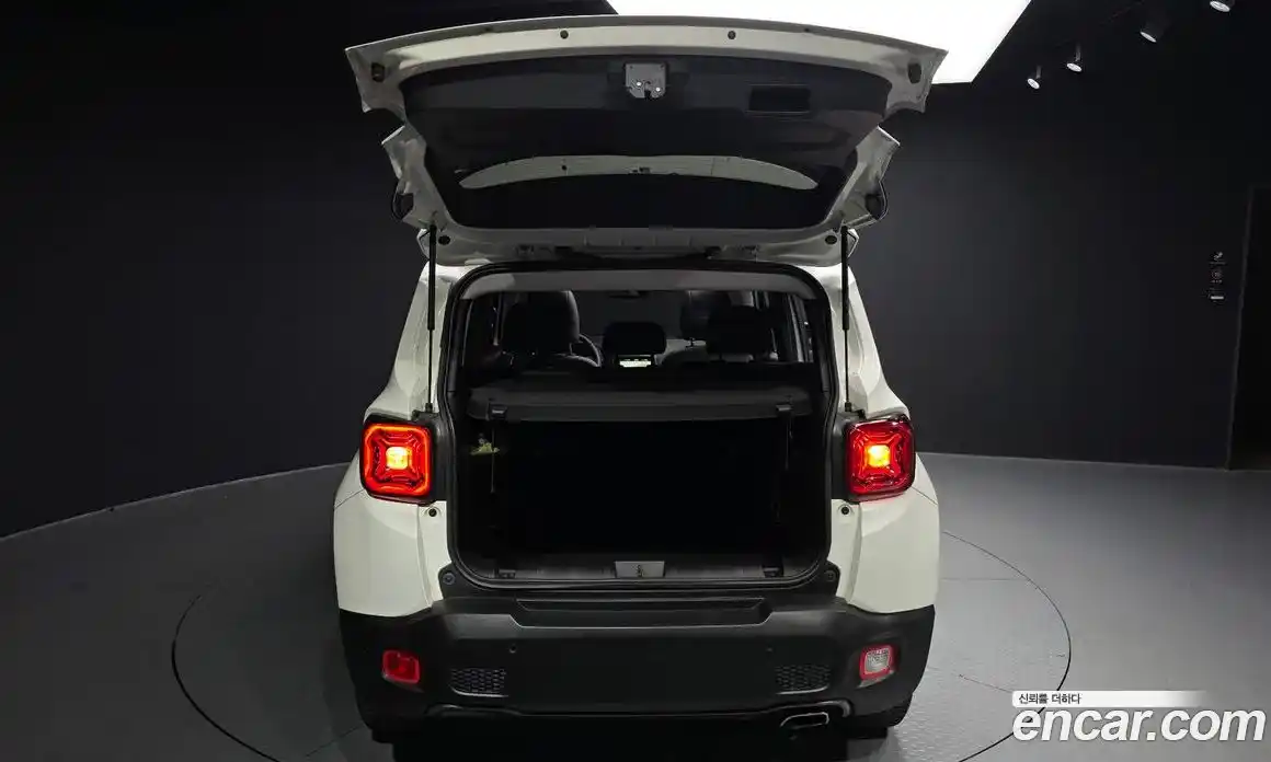 Jeep Renegade 2021 2.4 гидро в Москве № 1549658, фото 26