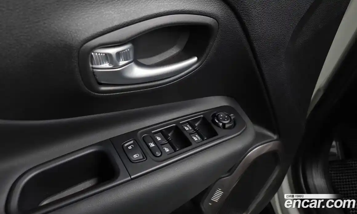 Jeep Renegade 2021 2.4 гидро в Москве № 1549658, фото 33