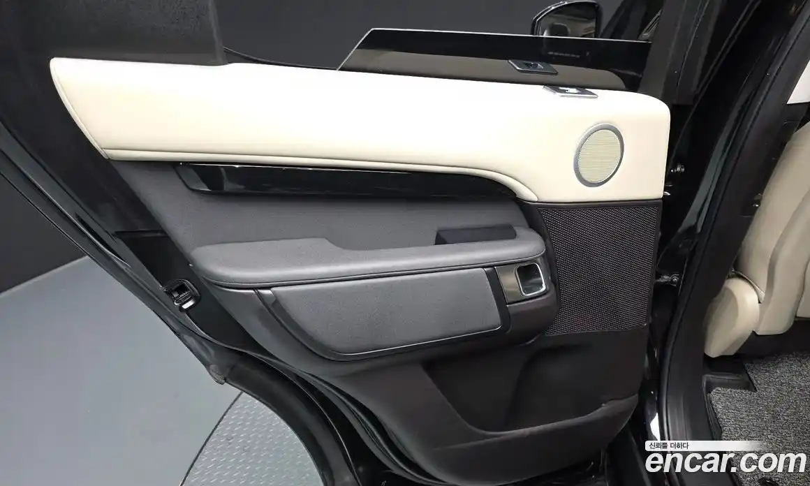 Land Rover Discovery 2018 2.0 гидро в Москве № 1692026, фото 15