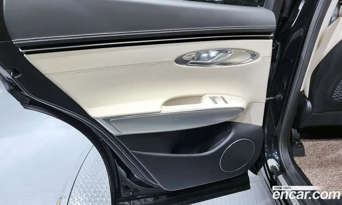 Genesis GV70 2023 2.5 гидро в Москве, фото 15