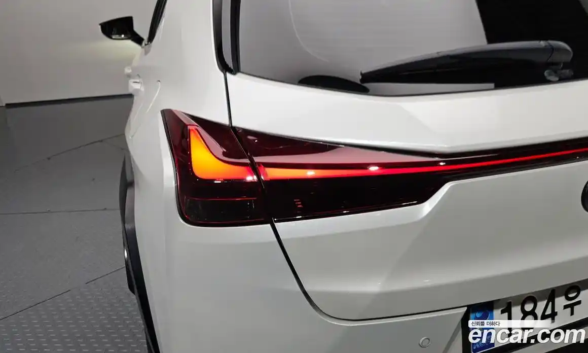 Lexus UX 2023 2.0 гидро в Москве № 1764900, фото 9