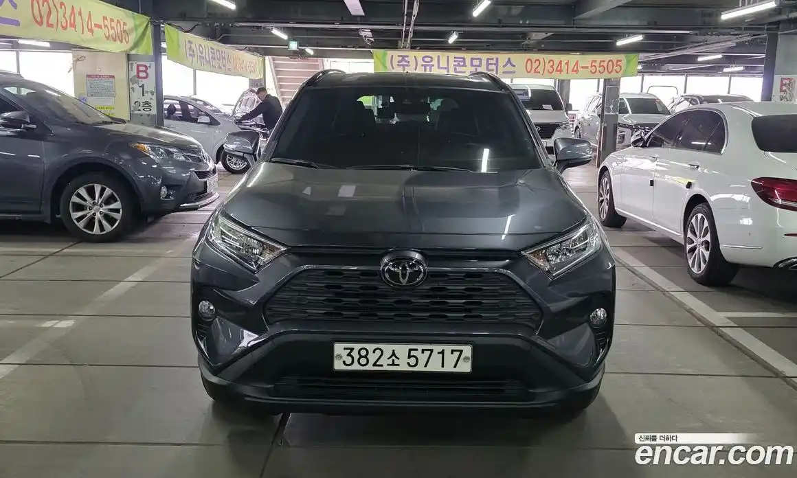 Toyota RAV4 2021 2.5 гидро в Москве № 1838554, фото 17