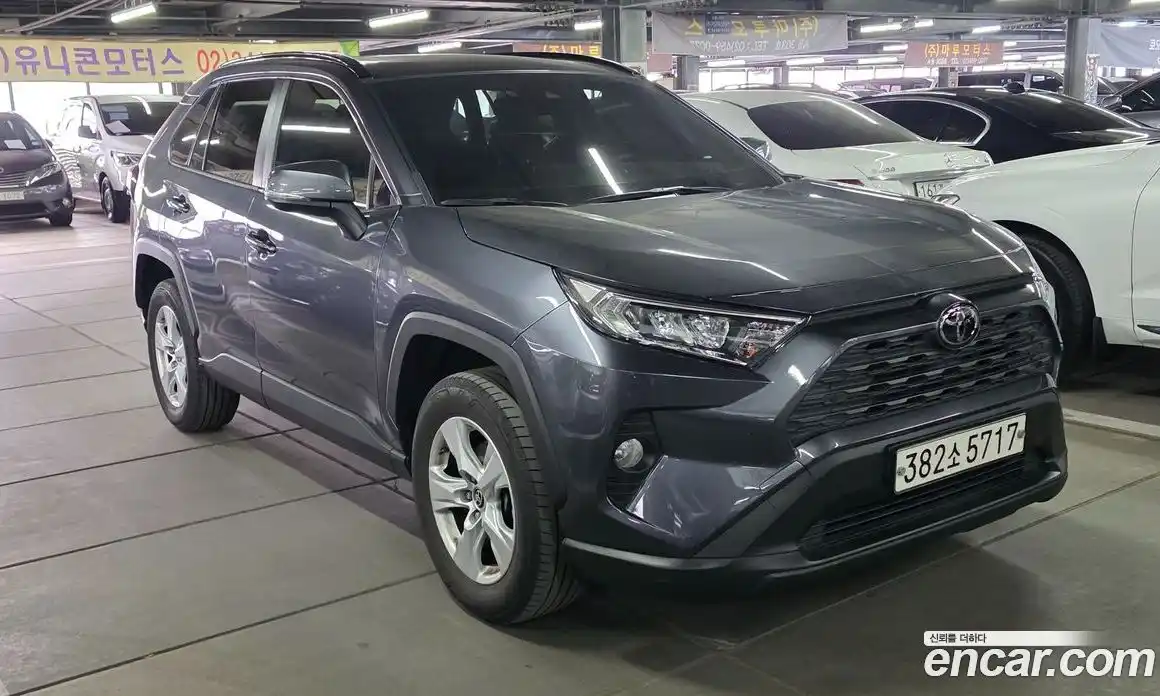 Toyota RAV4 2021 2.5 гидро в Москве № 1838554, фото 3